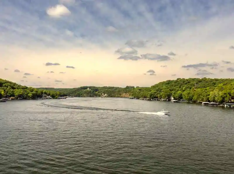 Boating on Lake of the Ozarks